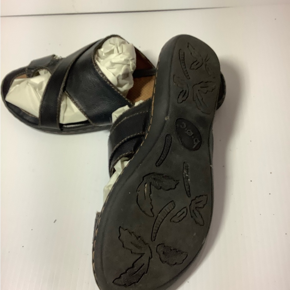 BOC toe sandals size 8. Black in color - Picture 4 of 6